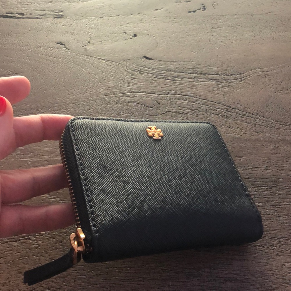 Wallet navy small good almost new condition no tags used